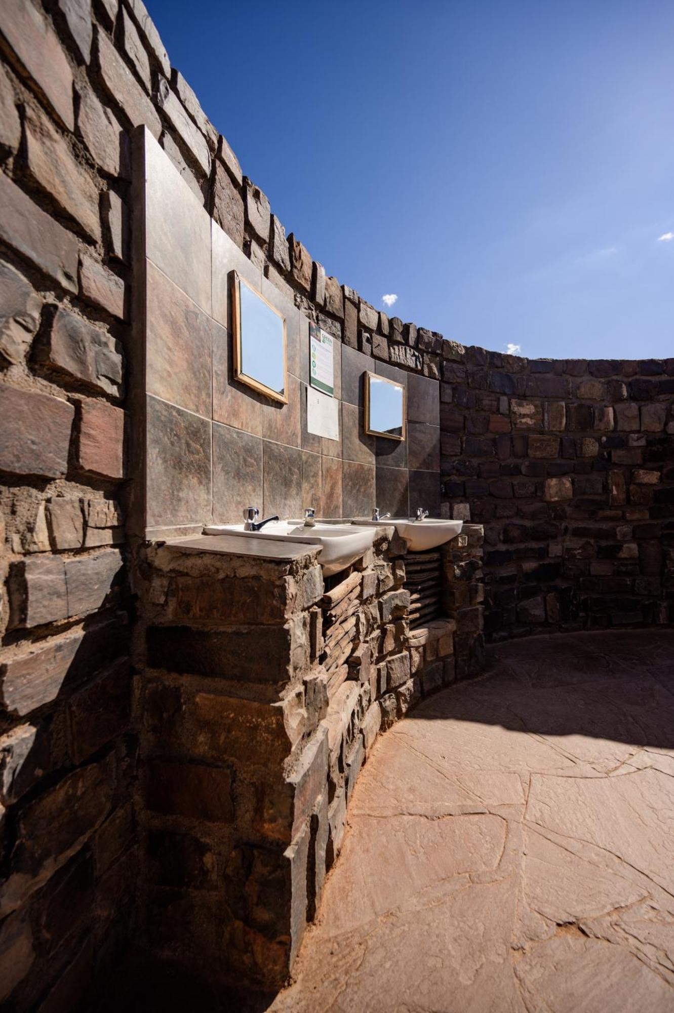 Canyon Roadhouse Campsite Fish River Canyon Quarto foto